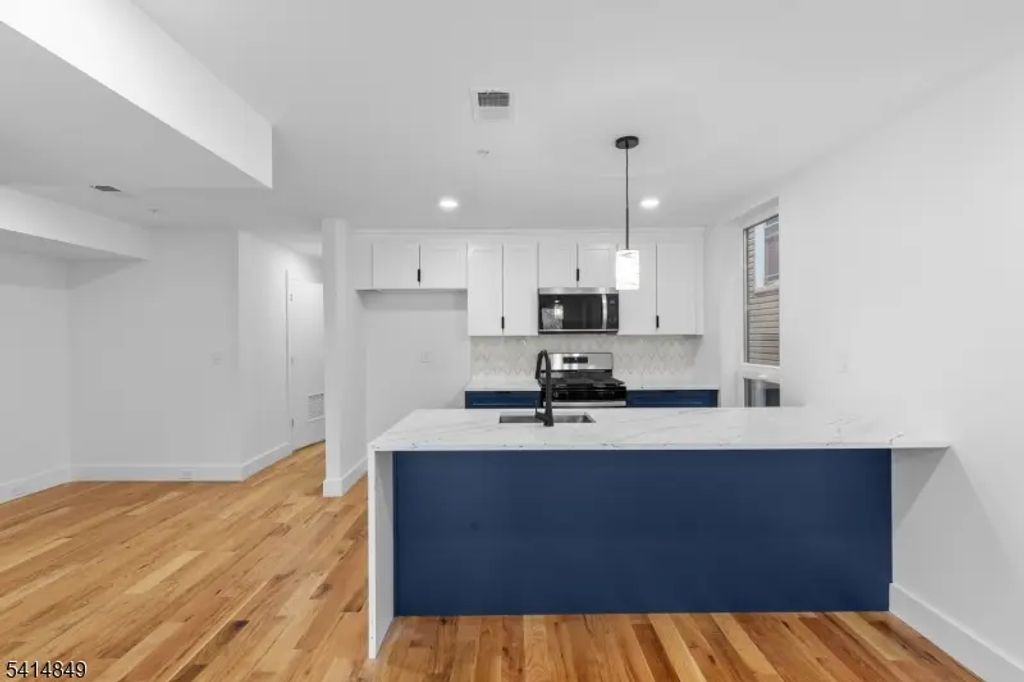 37 S 7th St, Newark City
