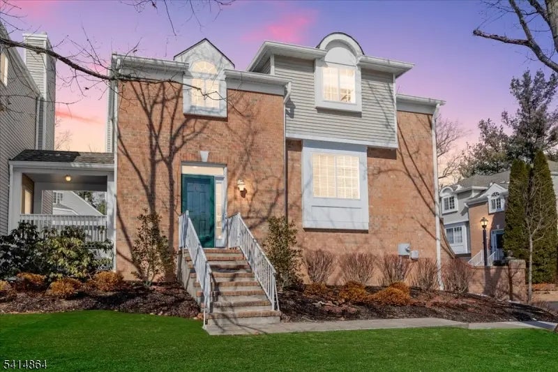 40 Primrose Ln, Long Hill Twp.