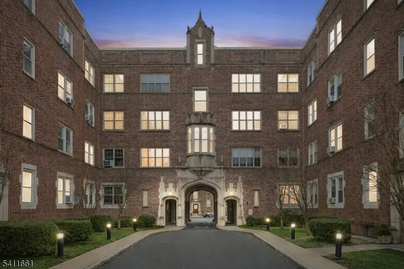 133 Summit Ave, Summit City