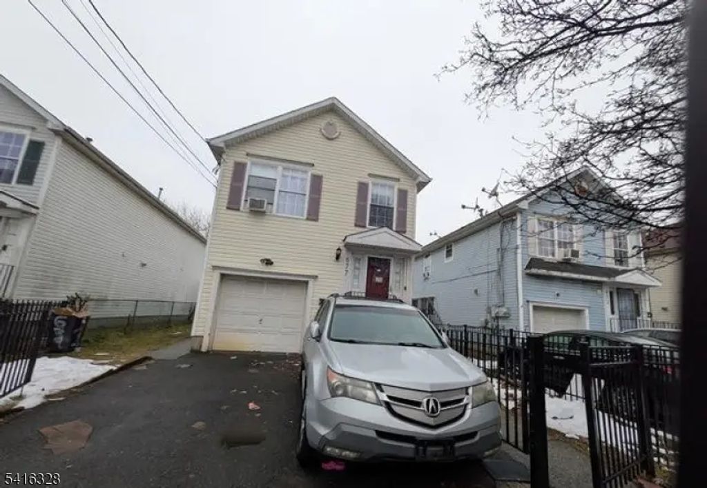677 S 14th St, Newark City