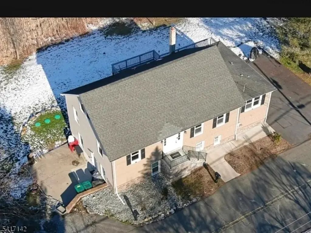 7 Berry Rd, Wantage Twp.