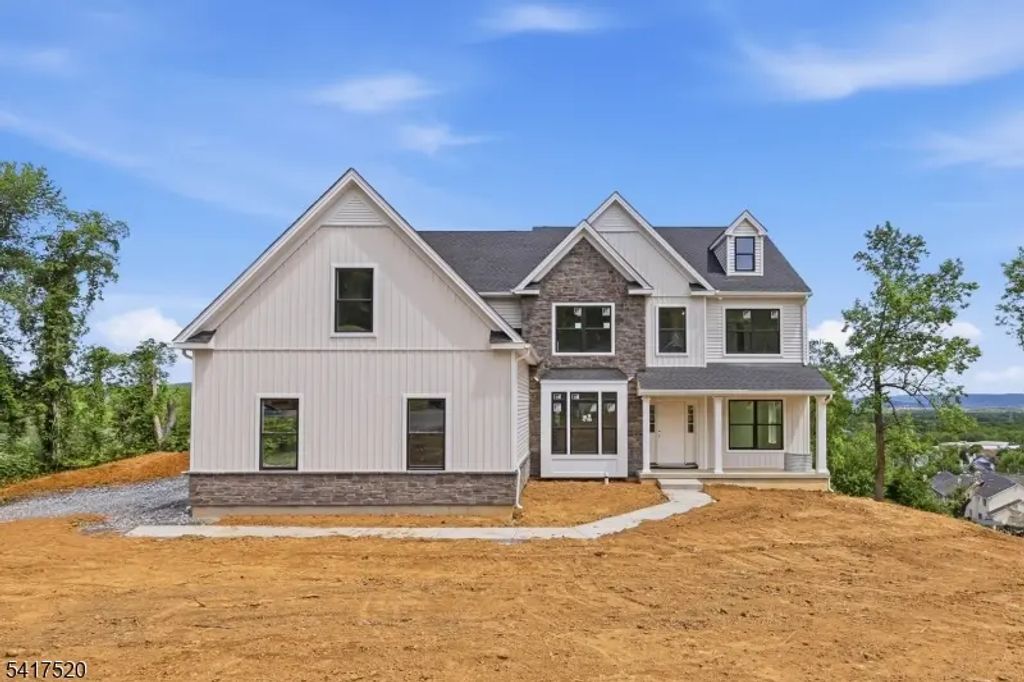 6 Spring Ct, Lopatcong Twp.