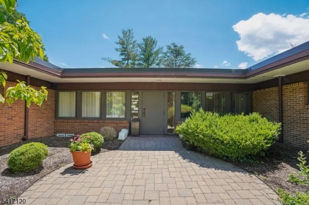 8 Shunpike, Madison Boro
