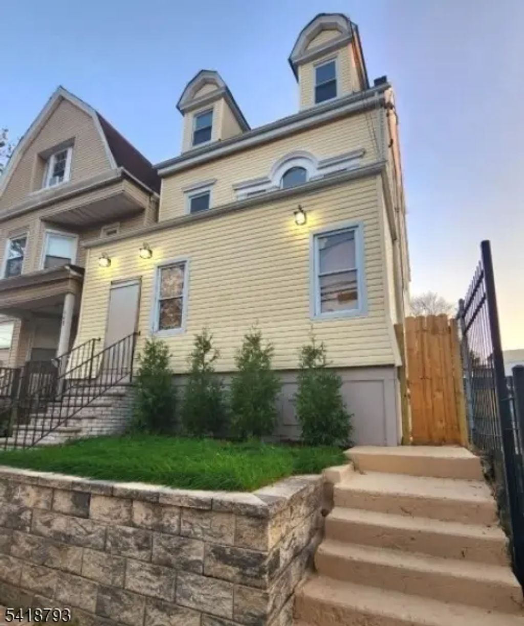 350 13th Ave, Newark City