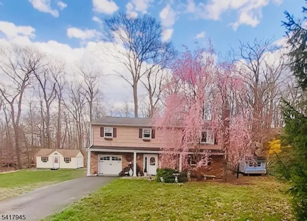47 Indian Trl, Hopatcong Boro