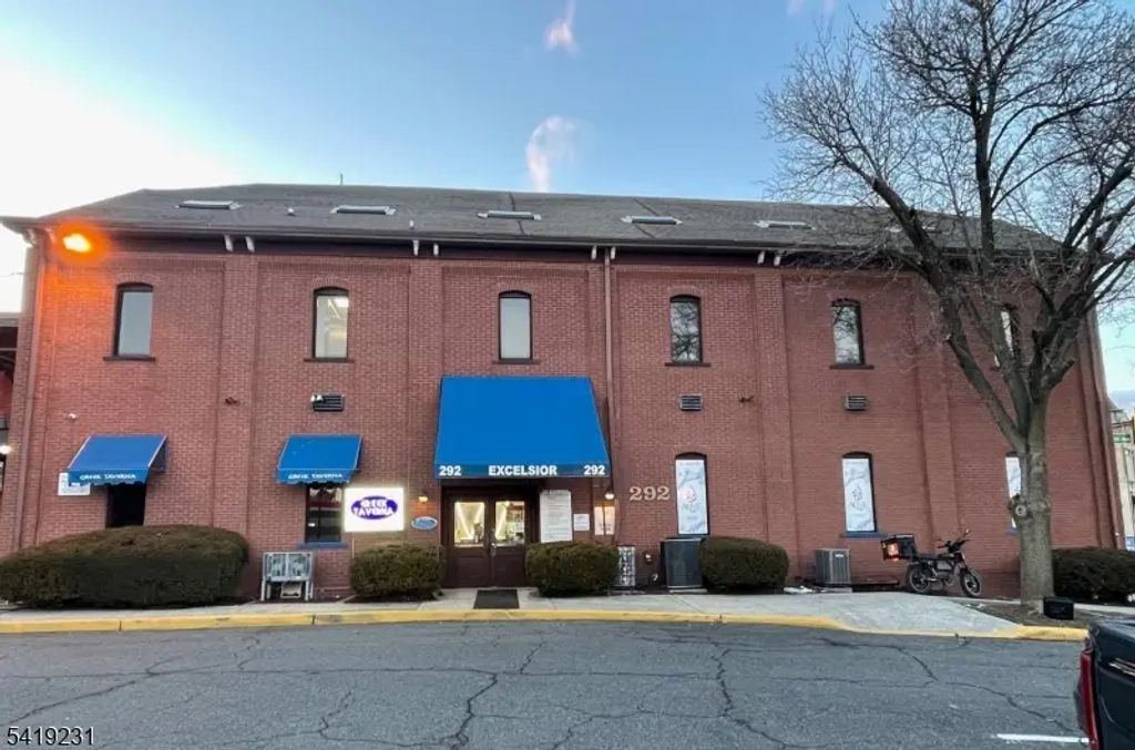 292 Bloomfield Ave, Montclair Twp.