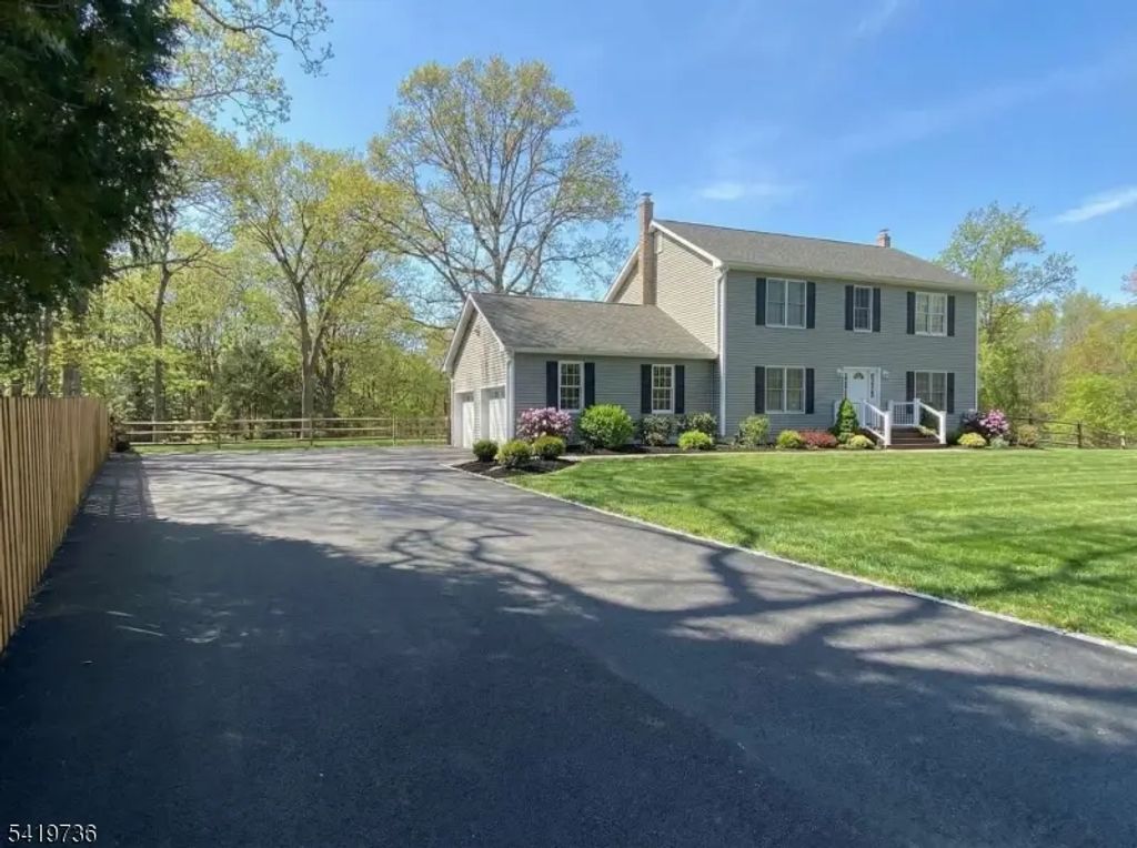 9 Old Traveled Way, Roxbury Twp.