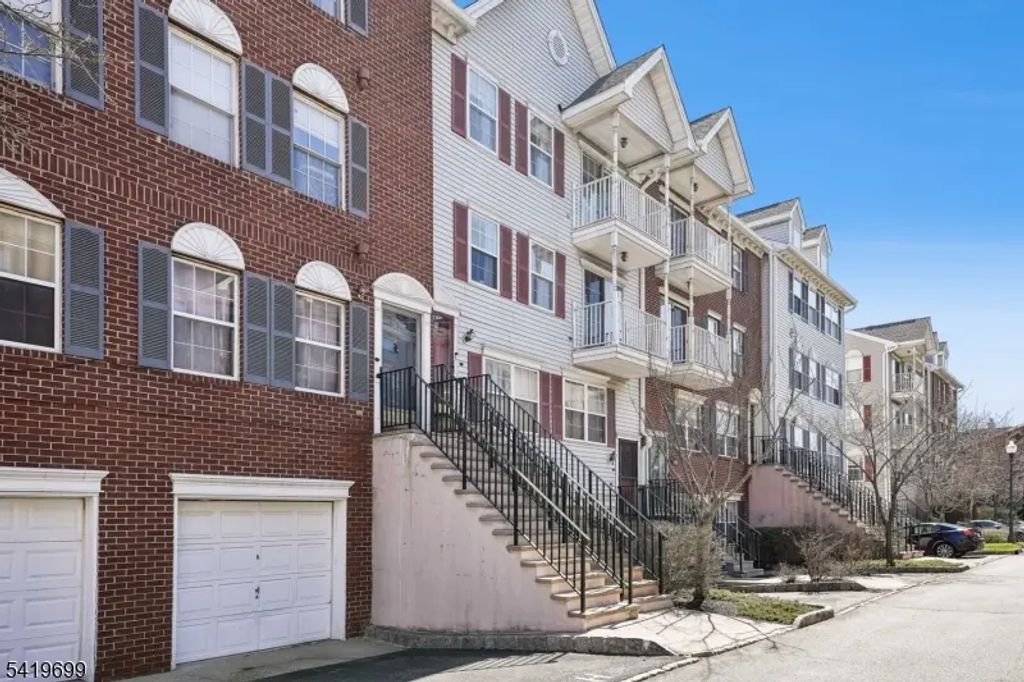 48 Cornerstone Ln, Newark City