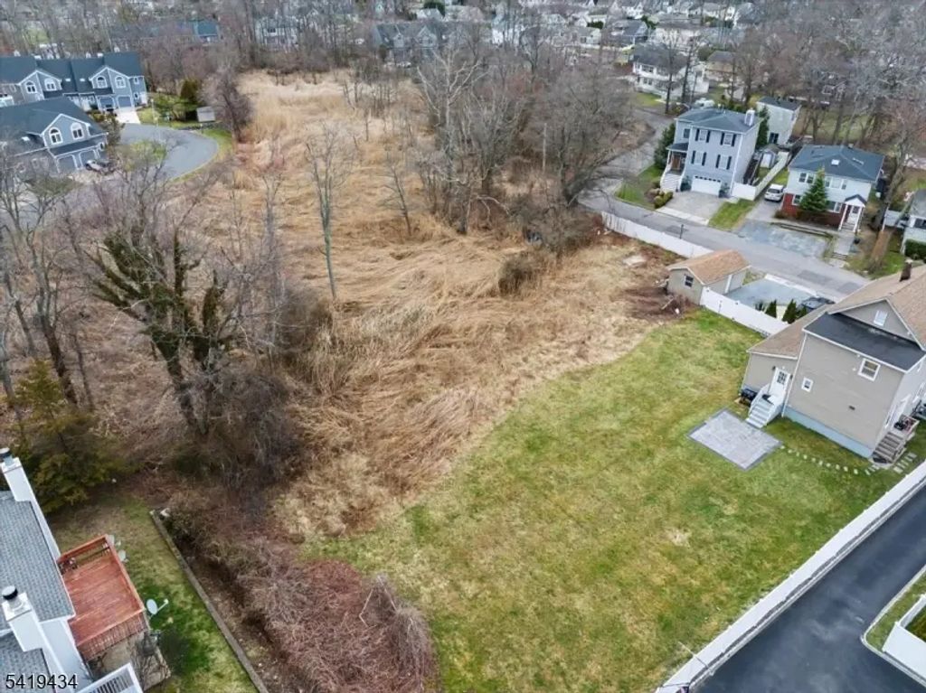 151 Kingsley St, Long Branch City