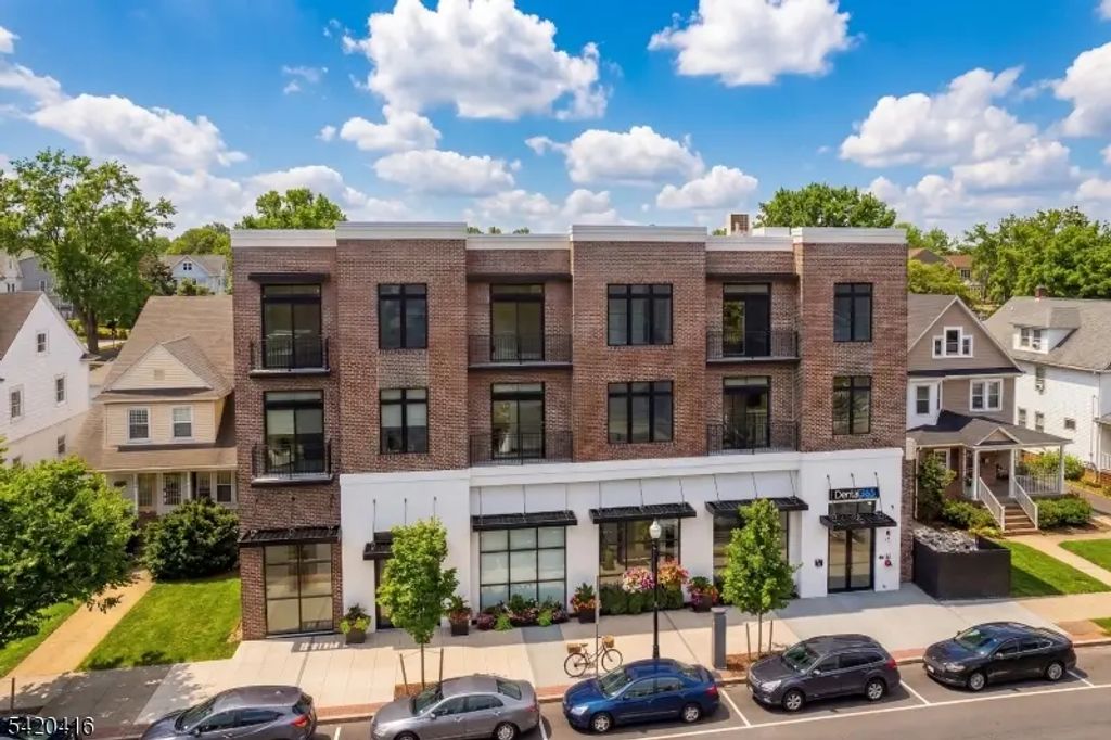 423 South Avenue West, Westfield Town