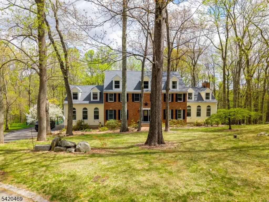 122 Forest Dr, Lebanon Twp.