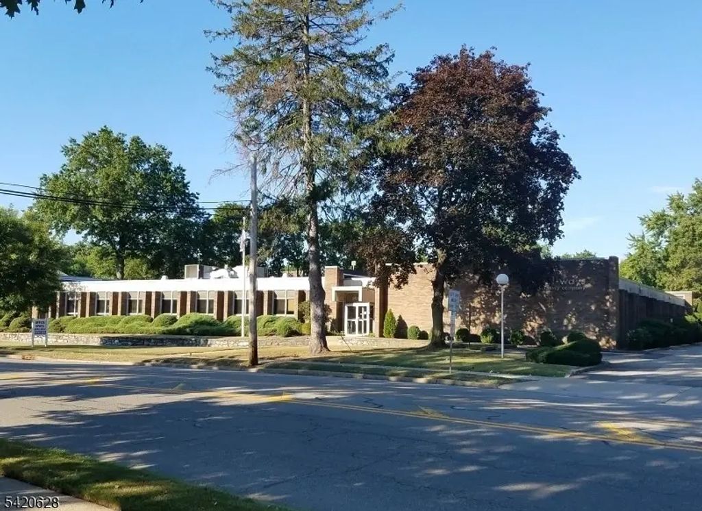 1442 Broad St, Bloomfield Twp.