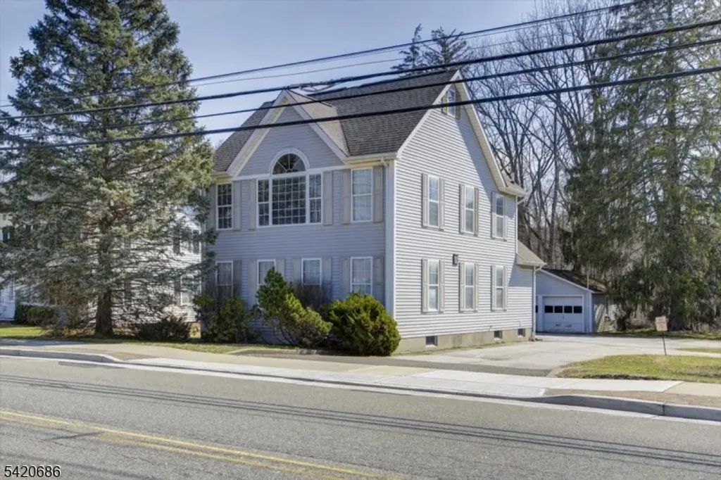 27 Main St, Sparta Twp.