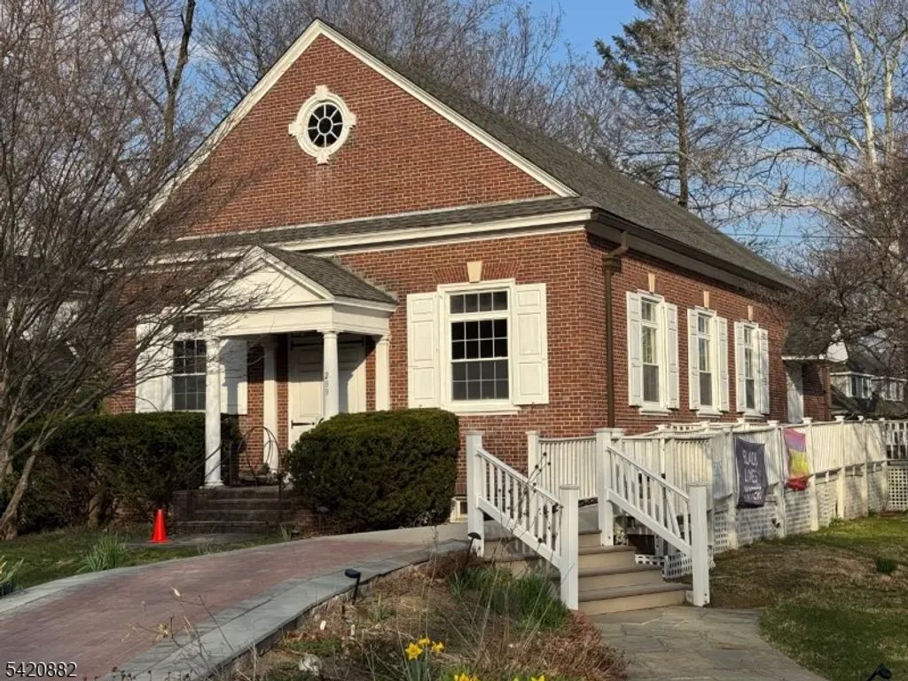 289 Park Street, Montclair Twp.