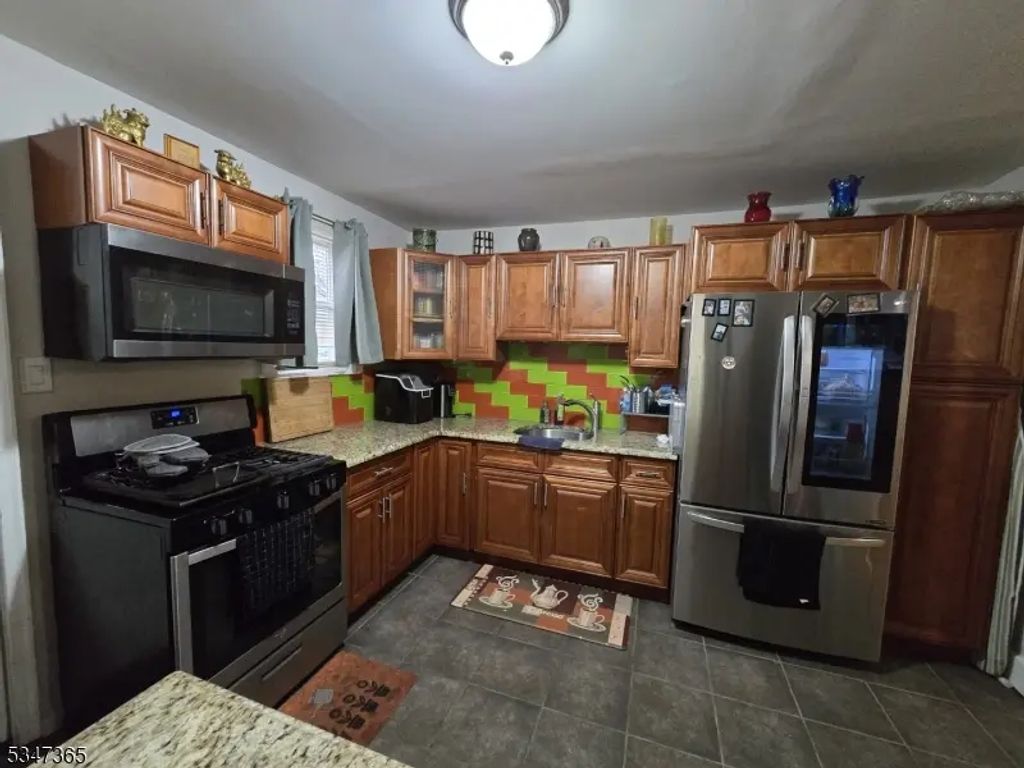 36 Holland St, Newark City