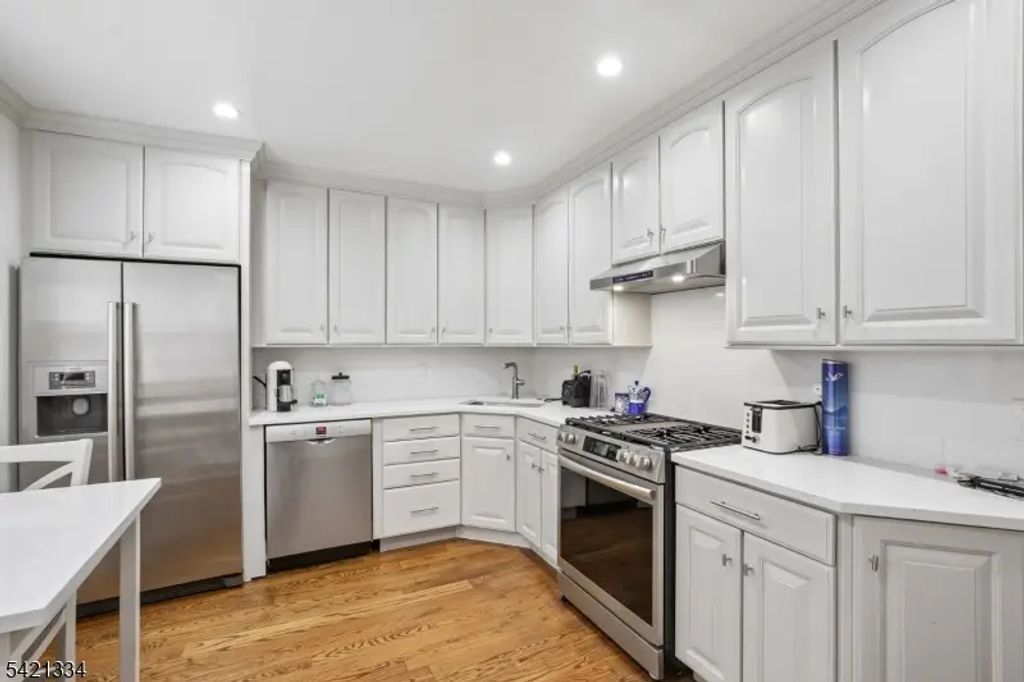 464 Meade St, City Of Orange Twp.