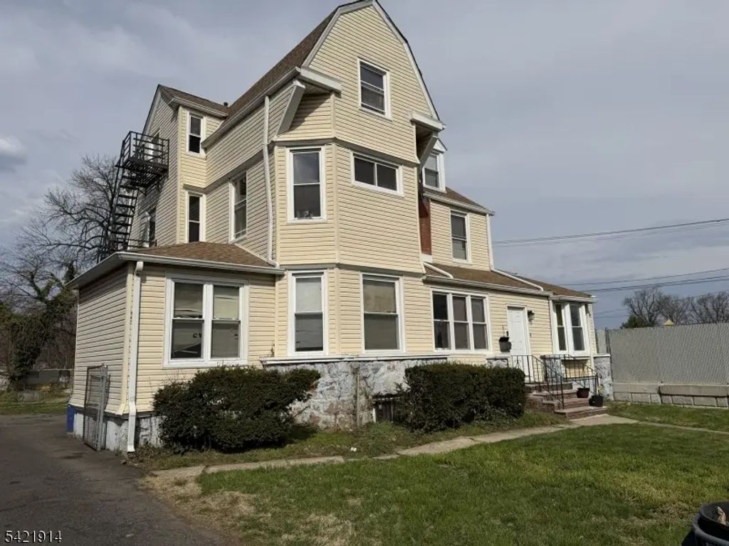 479 Prospect St, East Orange City