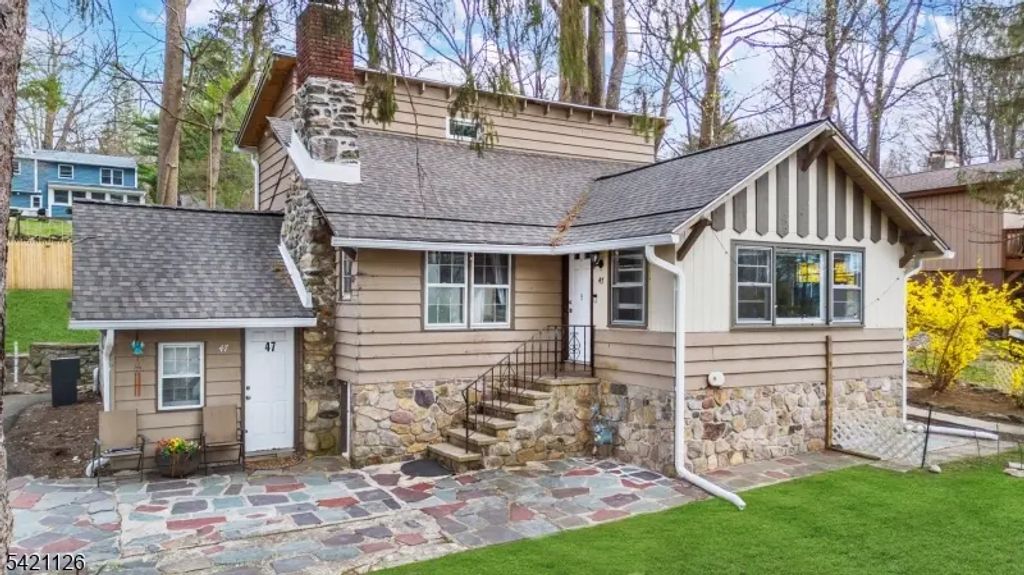 47 Hillside Rd, Sparta Twp.