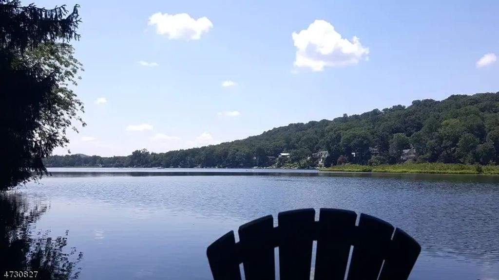 207 Larsens Dr, Denville Twp.