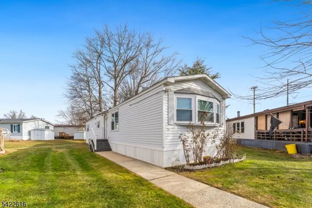 24 Whitman Road, North Brunswick Twp.