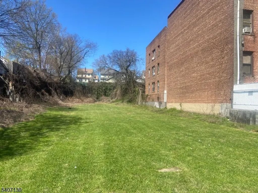 1594 Maple Ave, Hillside Twp.