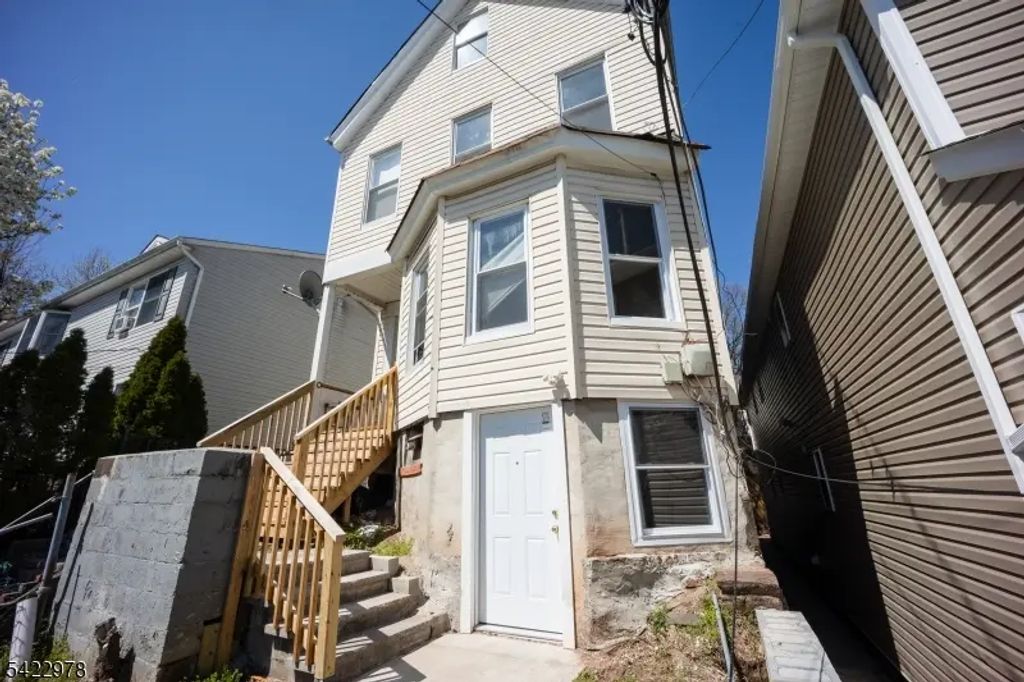99 N 3rd St, Paterson City