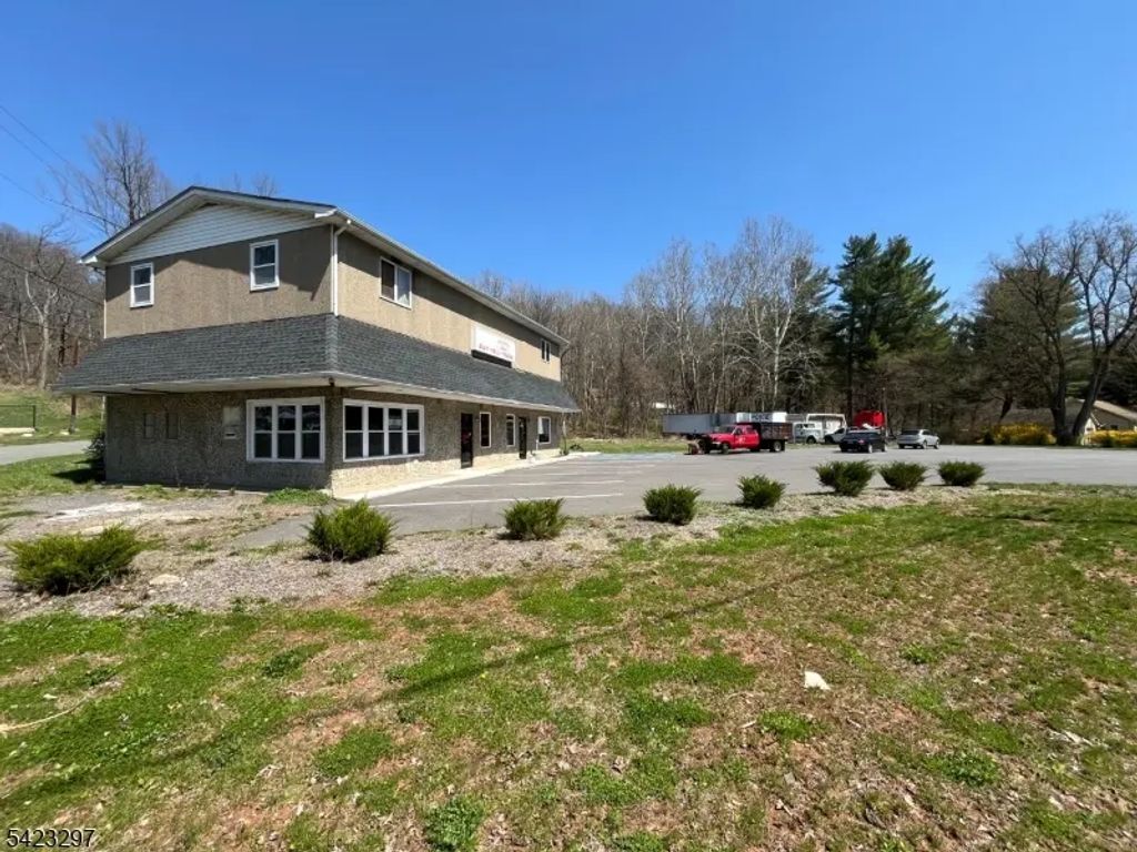 27 U.s. Highway 46, Knowlton Twp.