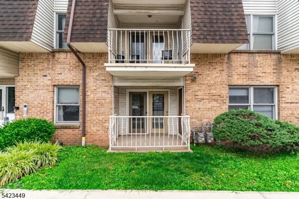 100 W Grand St, Elizabeth City