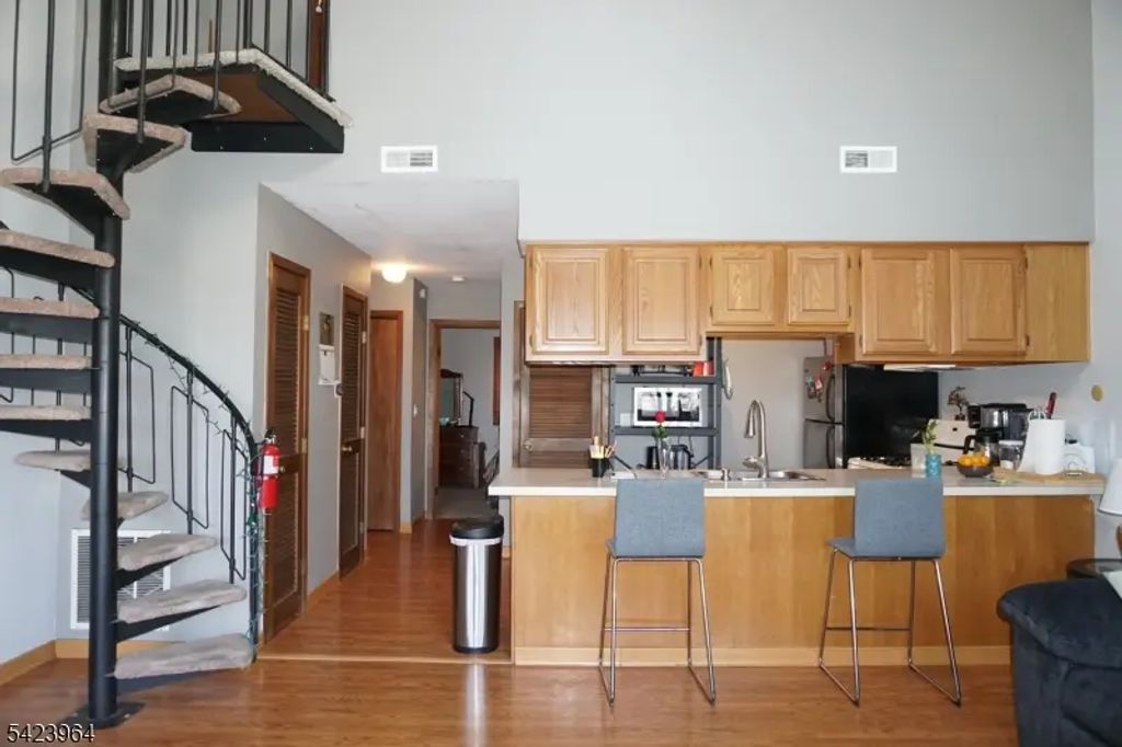 4 Greg Norman Ct, Vernon Twp.