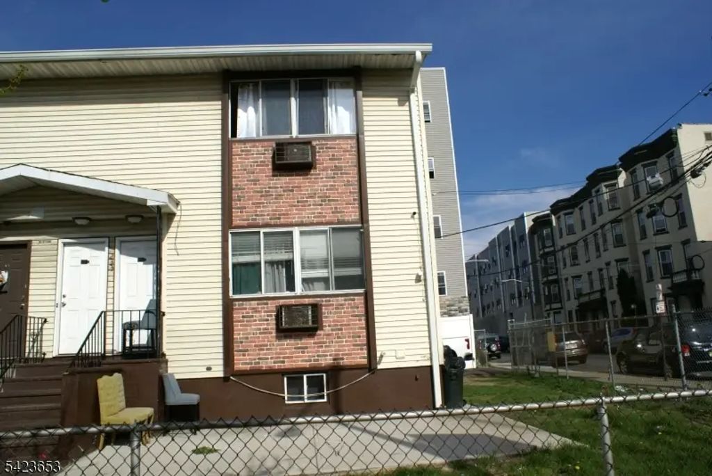 233 Straight St, Paterson City