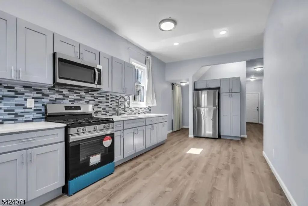 162 S Clinton St, East Orange City