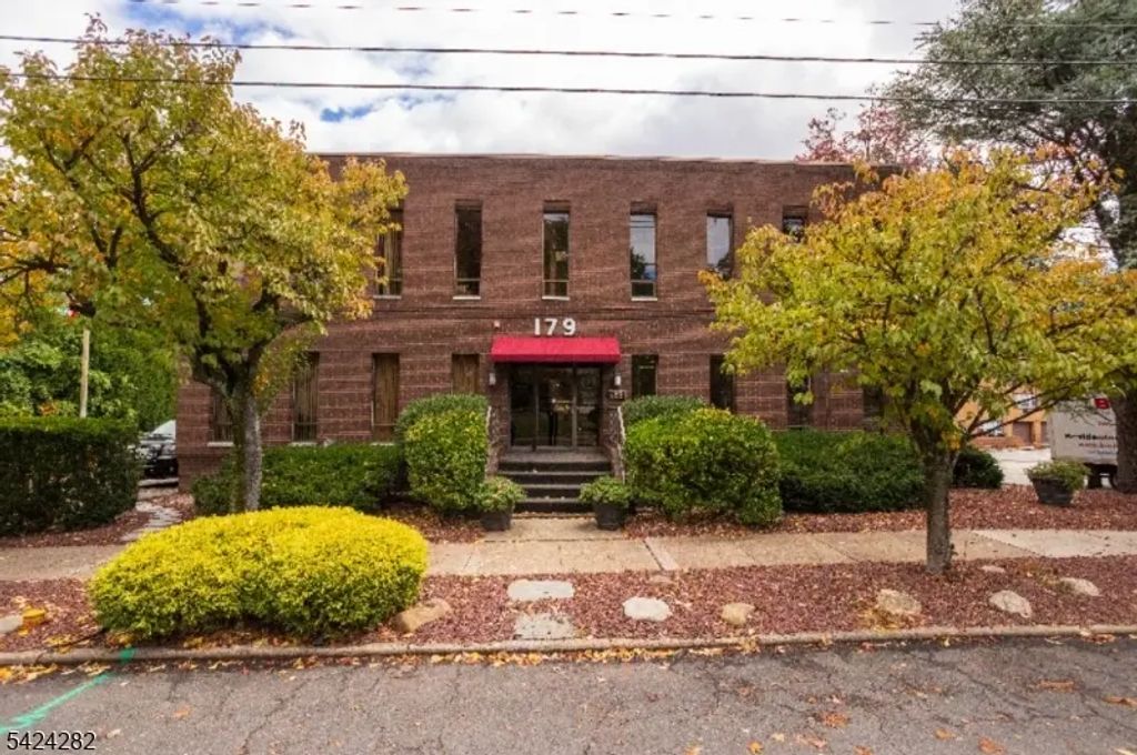 179 S Maple Ave, Ridgewood Village