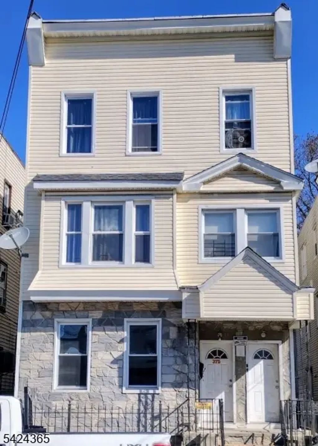 375 6th Ave, Newark City