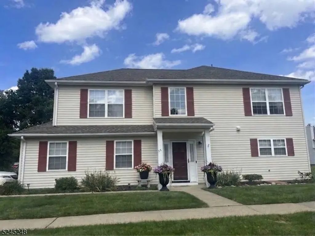 53 Colby Ct, White Twp.