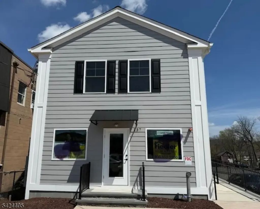 237 Main St, Hackettstown Town