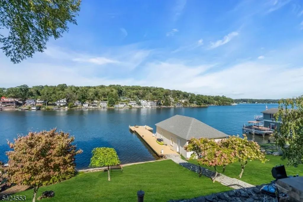 363 Lakeside Blvd, Hopatcong Boro