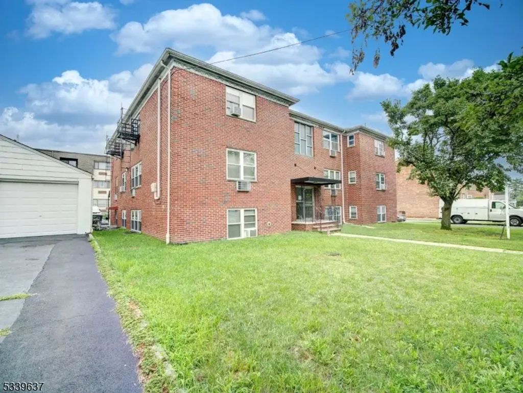 148-152 Newark  Unit 3, Belleville Twp.