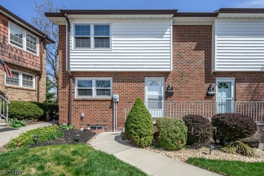 4 Cardinal Ln, Hillsborough Twp.
