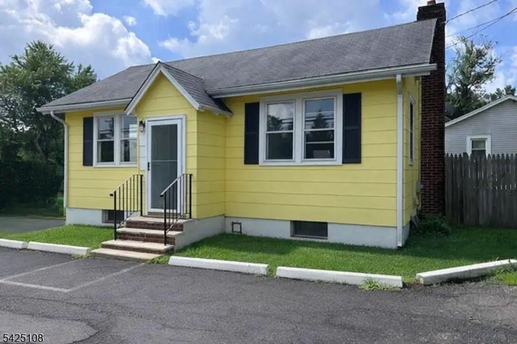 1114 State Route 28, Branchburg Twp.
