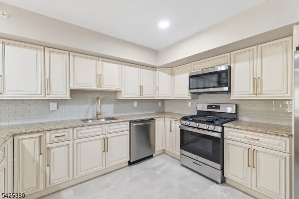 658 Market St, Paterson City