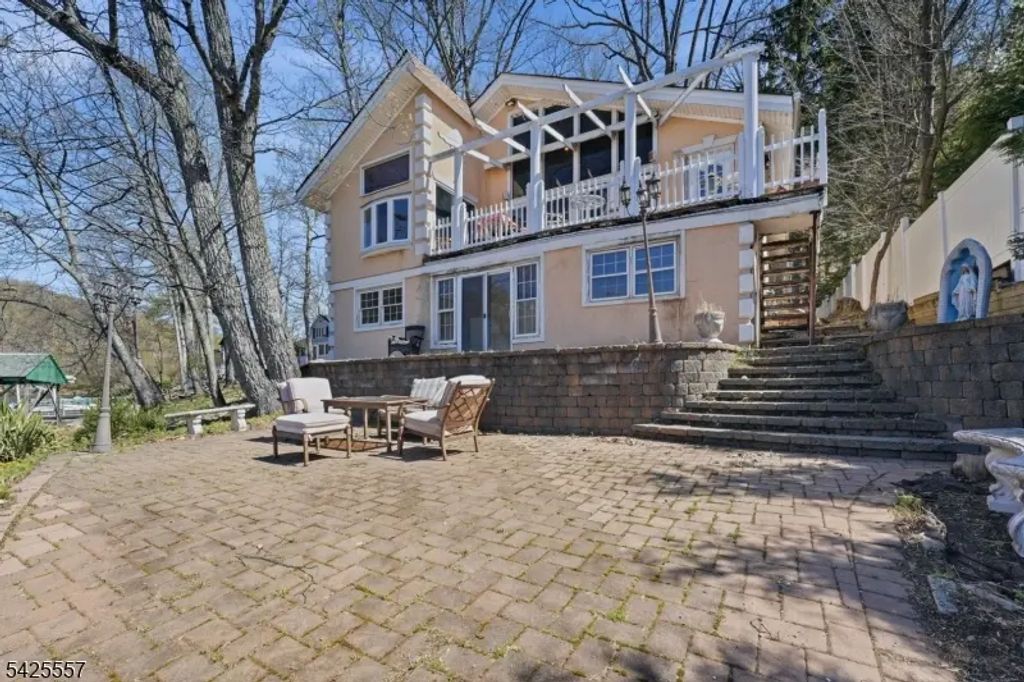 6 Oneida Ave, Hopatcong Boro