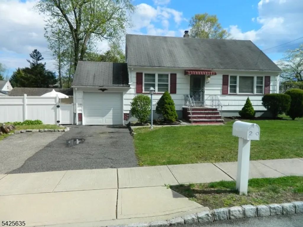 20 Saint Charles Ave, West Caldwell Twp.