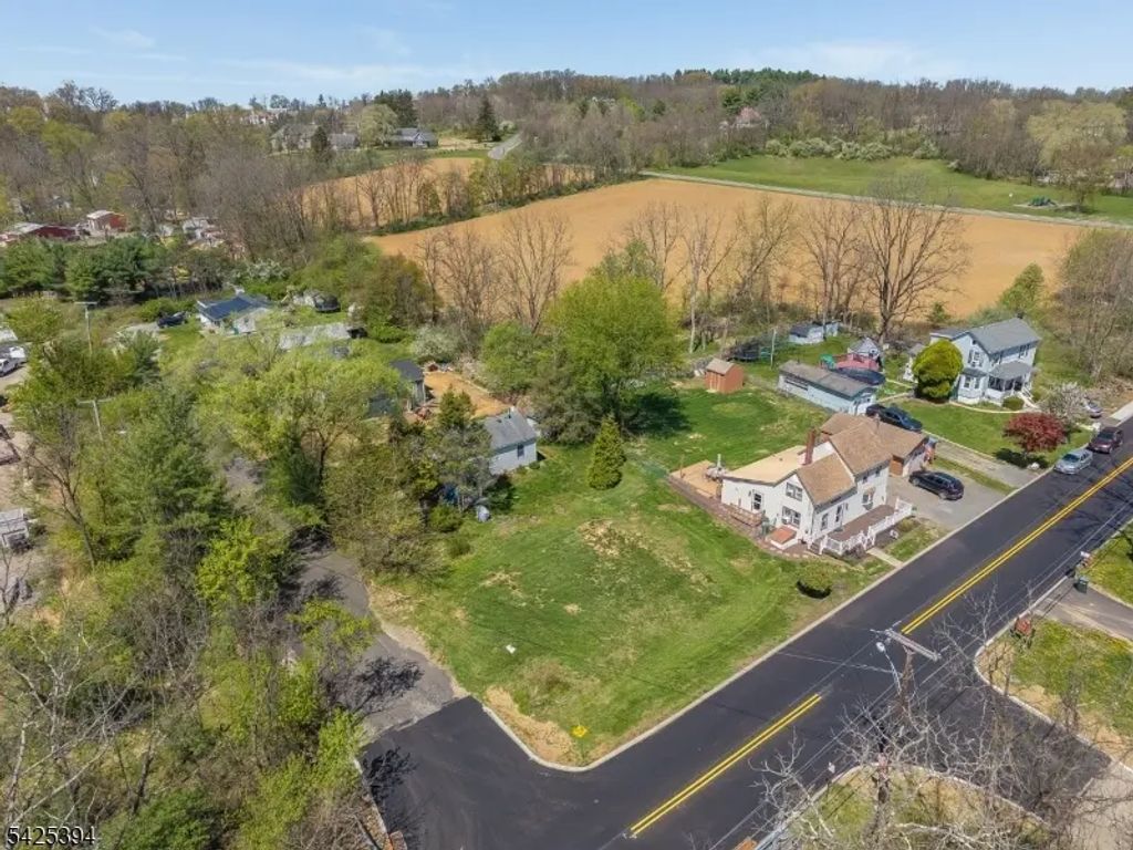 2 Maple Ln, Hampton Boro