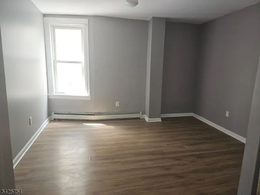 234 Smith St, Newark City