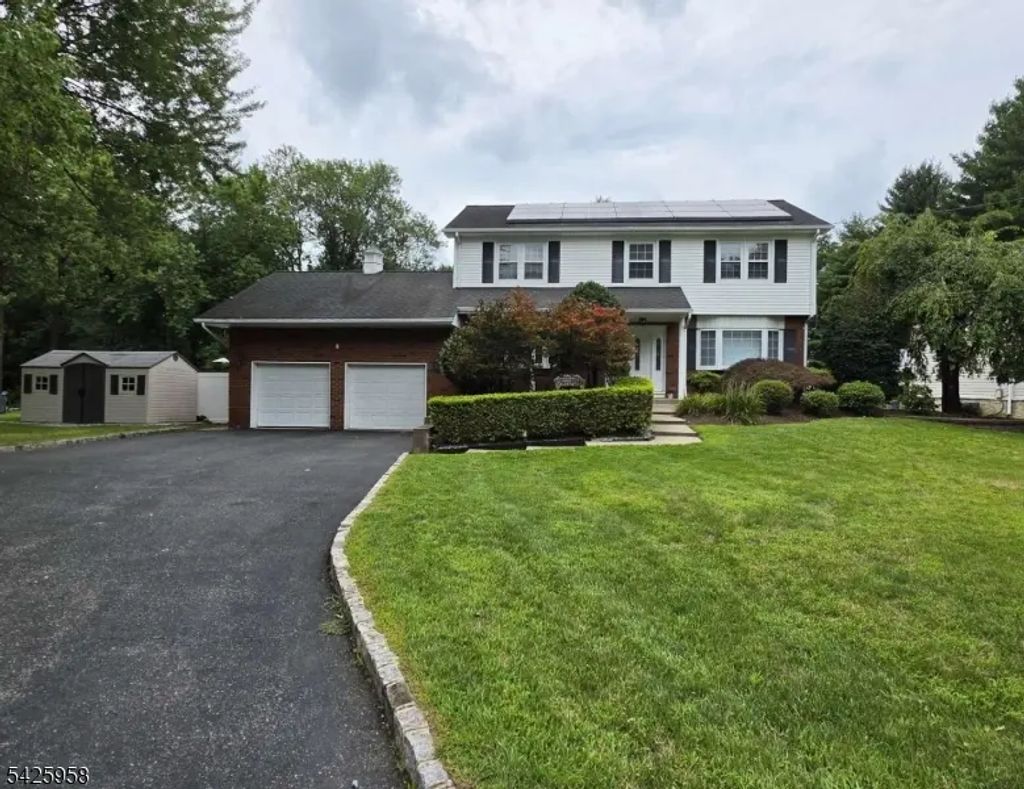 15 Sweetwood Ct, Parsippany-Troy Hills Twp.