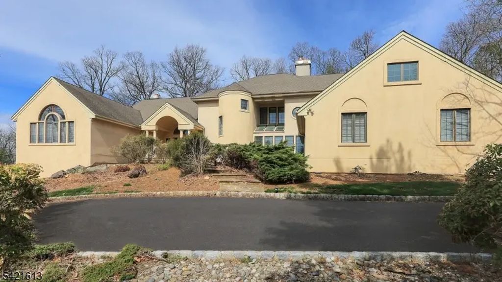 15 Glenview Dr, Warren Twp.