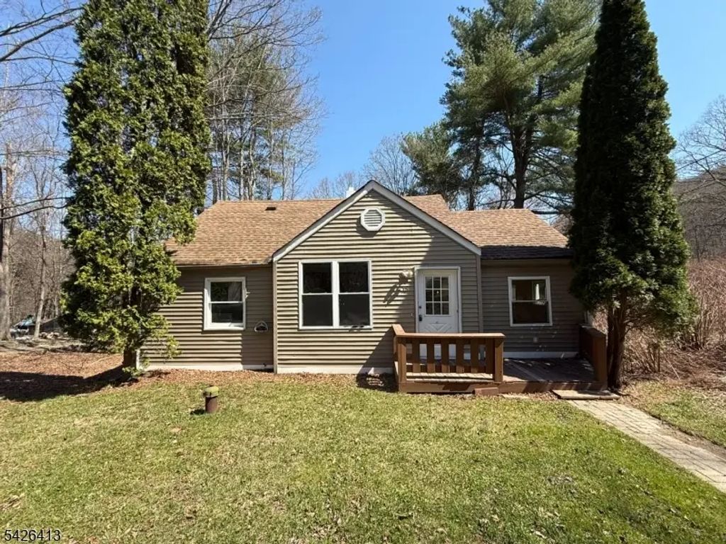 15 River Dr, Jefferson Twp.