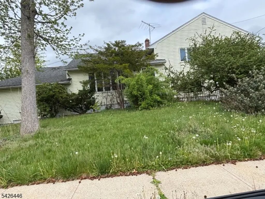 6 Grand St, Clark Twp.