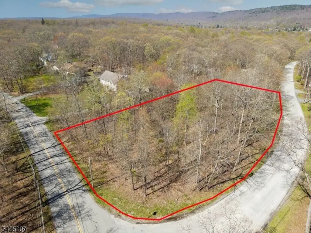 51 E Shore Lake Owassa Rd, Frankford Twp.