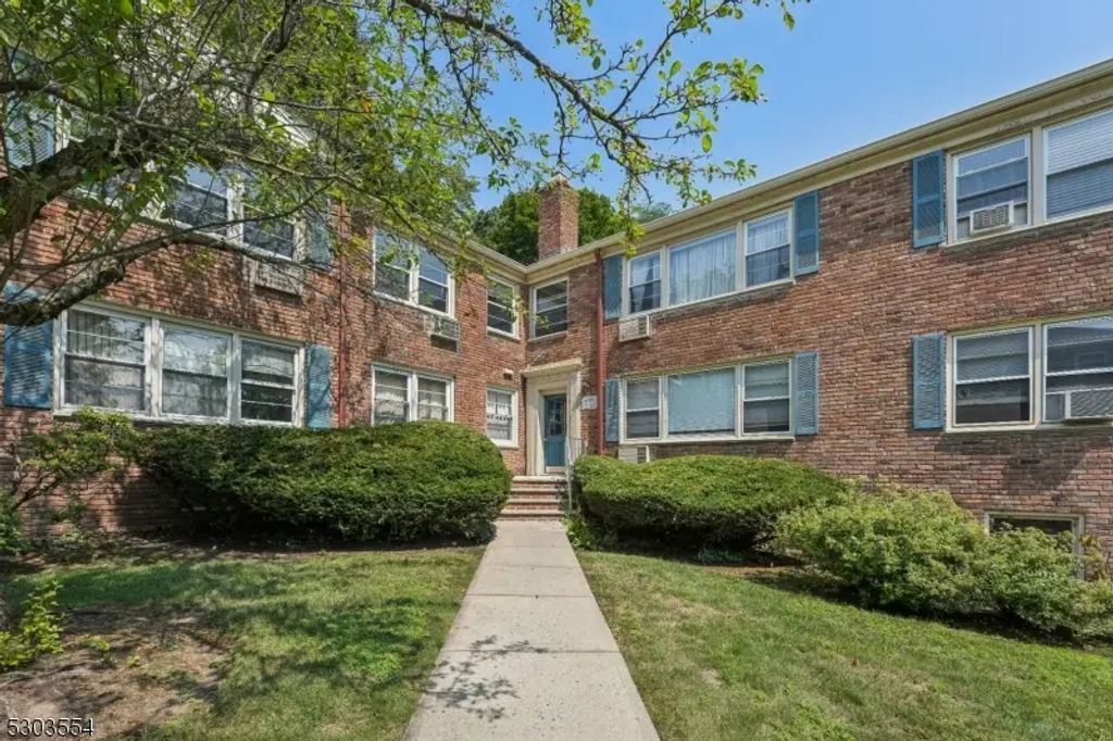 24 Hutton Ave, West Orange Twp.